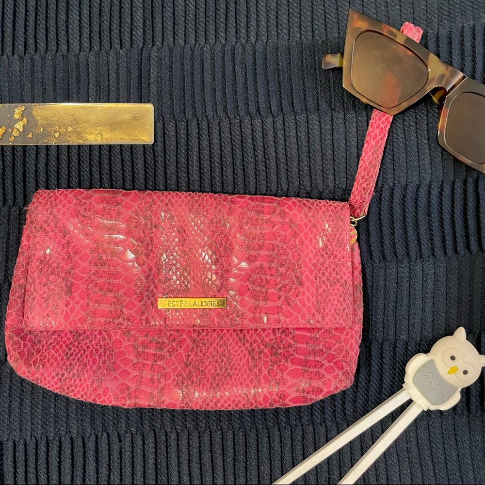 Estèe Lauder women’s wristlet